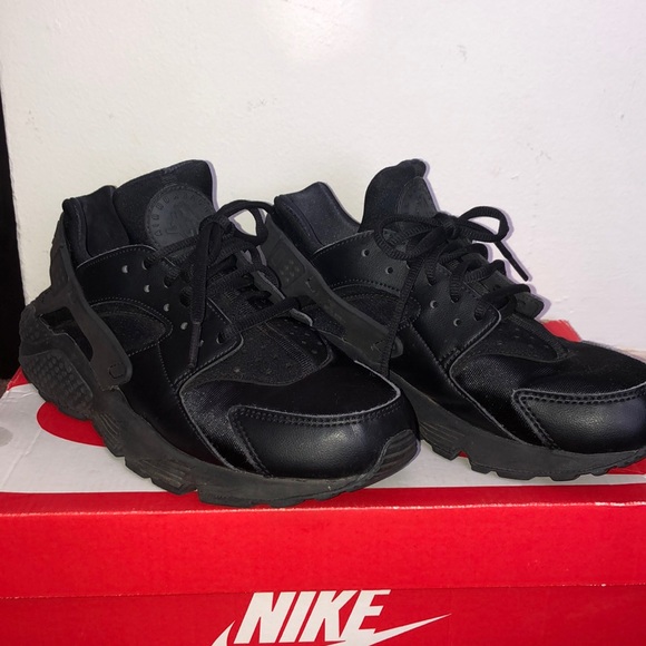 Black hurraches - Picture 1 of 1